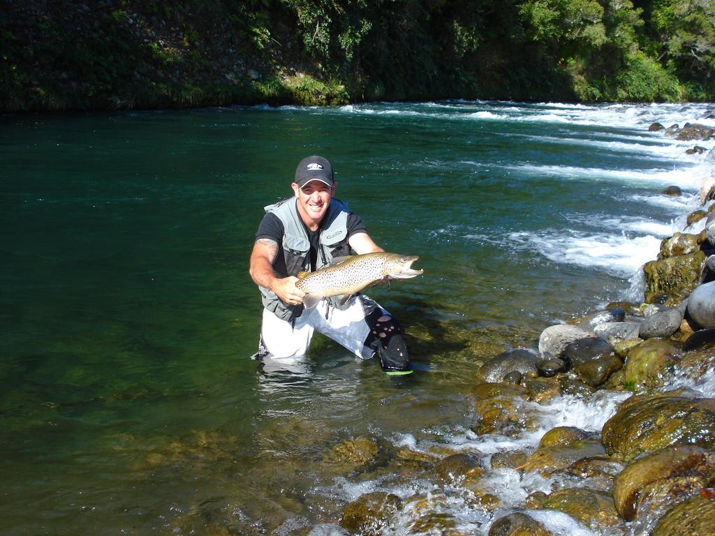 Turangi Trout Lodge Exterior foto